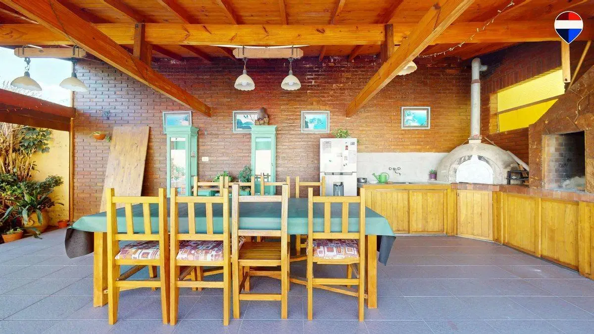 CASA 4 AMB EN VENTA EN BALLESTER C/ PILETA GARAGE 2