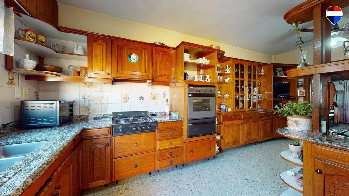 CASA 4 AMB EN VENTA EN BALLESTER C/ PILETA GARAGE 8