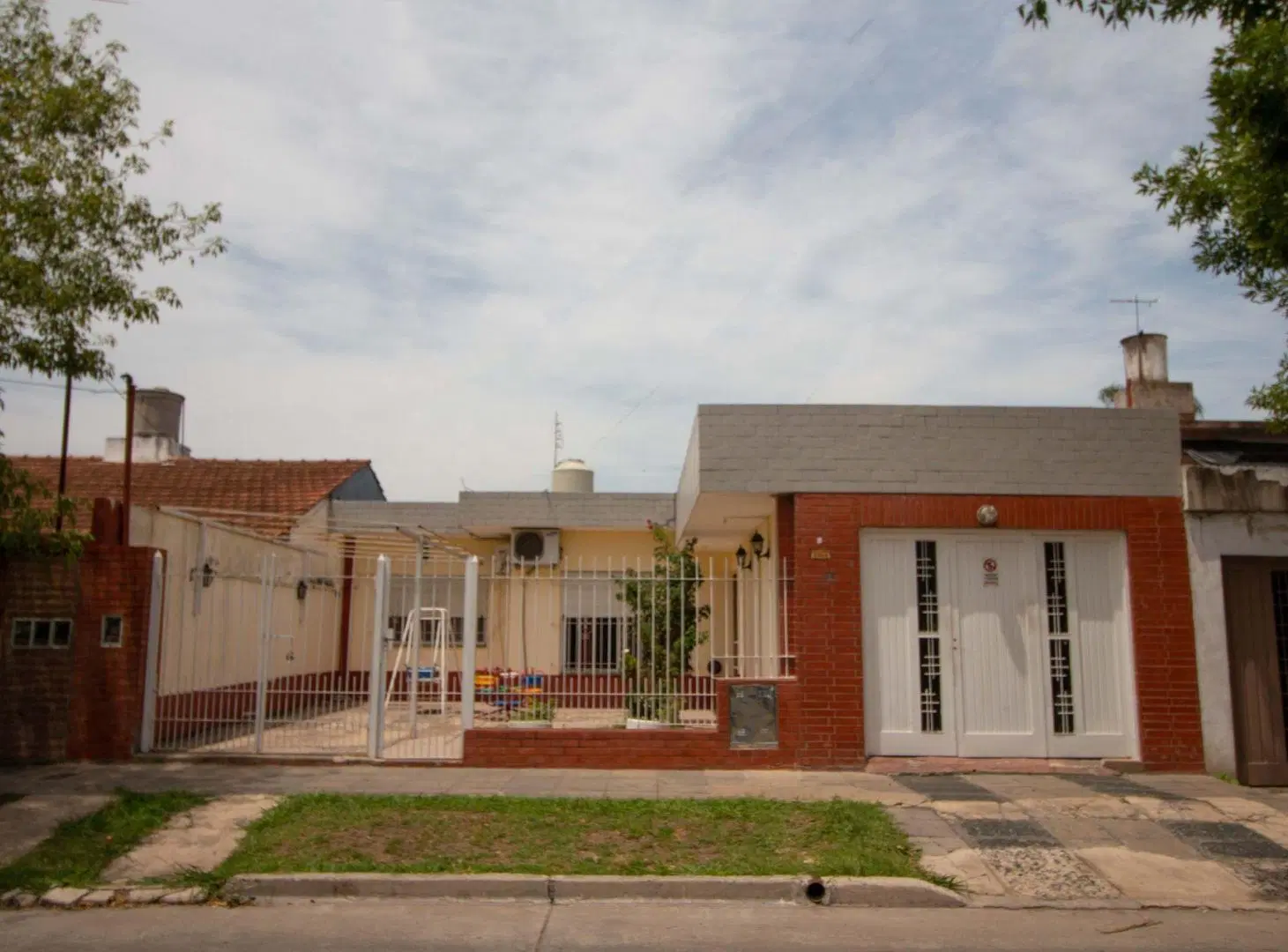 Venta Casa 4 ambientes Extenso jardín Ituzaingó 5