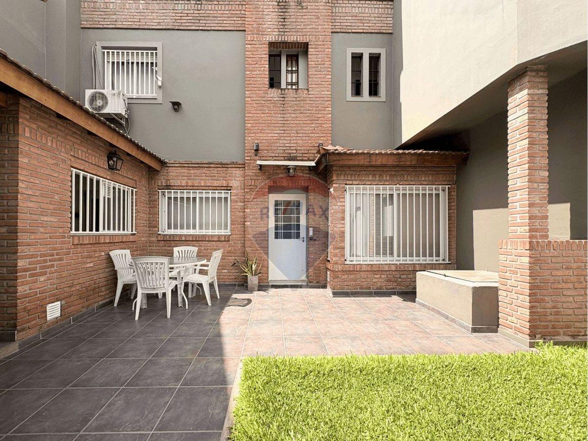 Foto de CASA 5 AMB C/LOCAL EN VENTA EN DEVOTO- LOTE PROPIO, imagen 2
