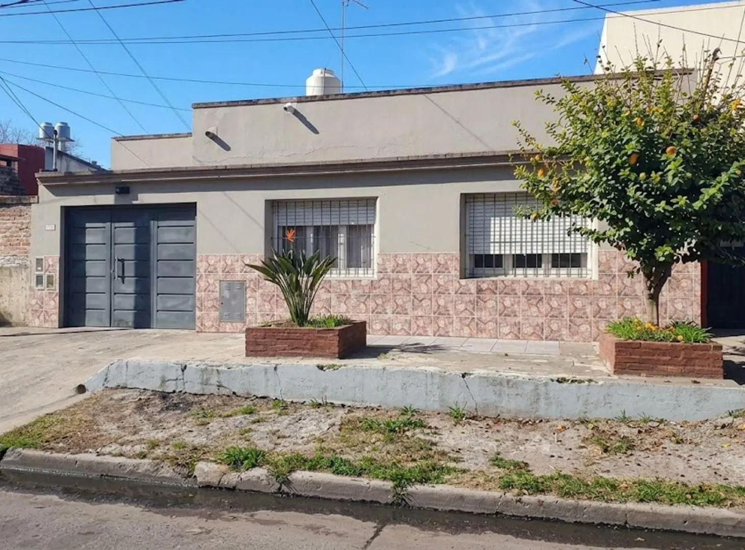 MULTIFAMILIAR EN VENTA EL PALOMAR CON GARAJE! 2