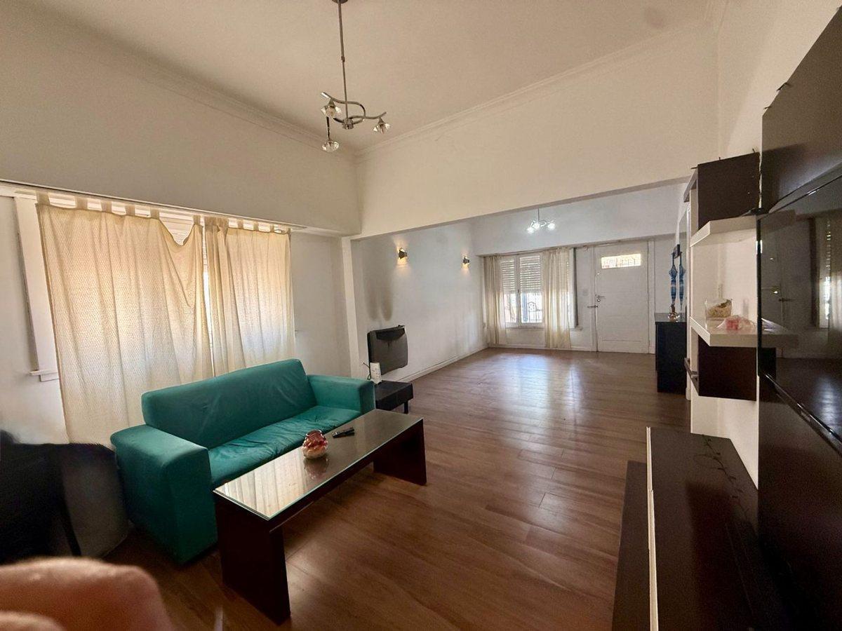 VENTA CASA 4 AMBIENTES C/COCHERA EN LLAVALLOL