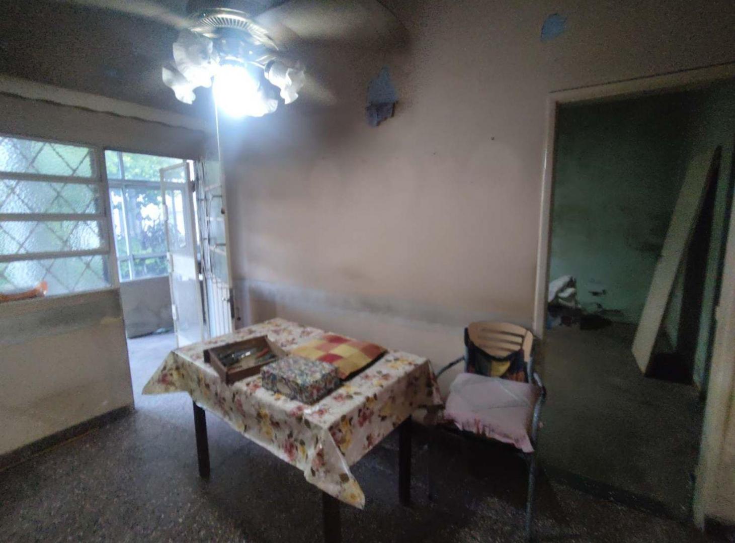 Foto de Venta. Casa lote propio a reciclar. Parque.Caseros, imagen 3