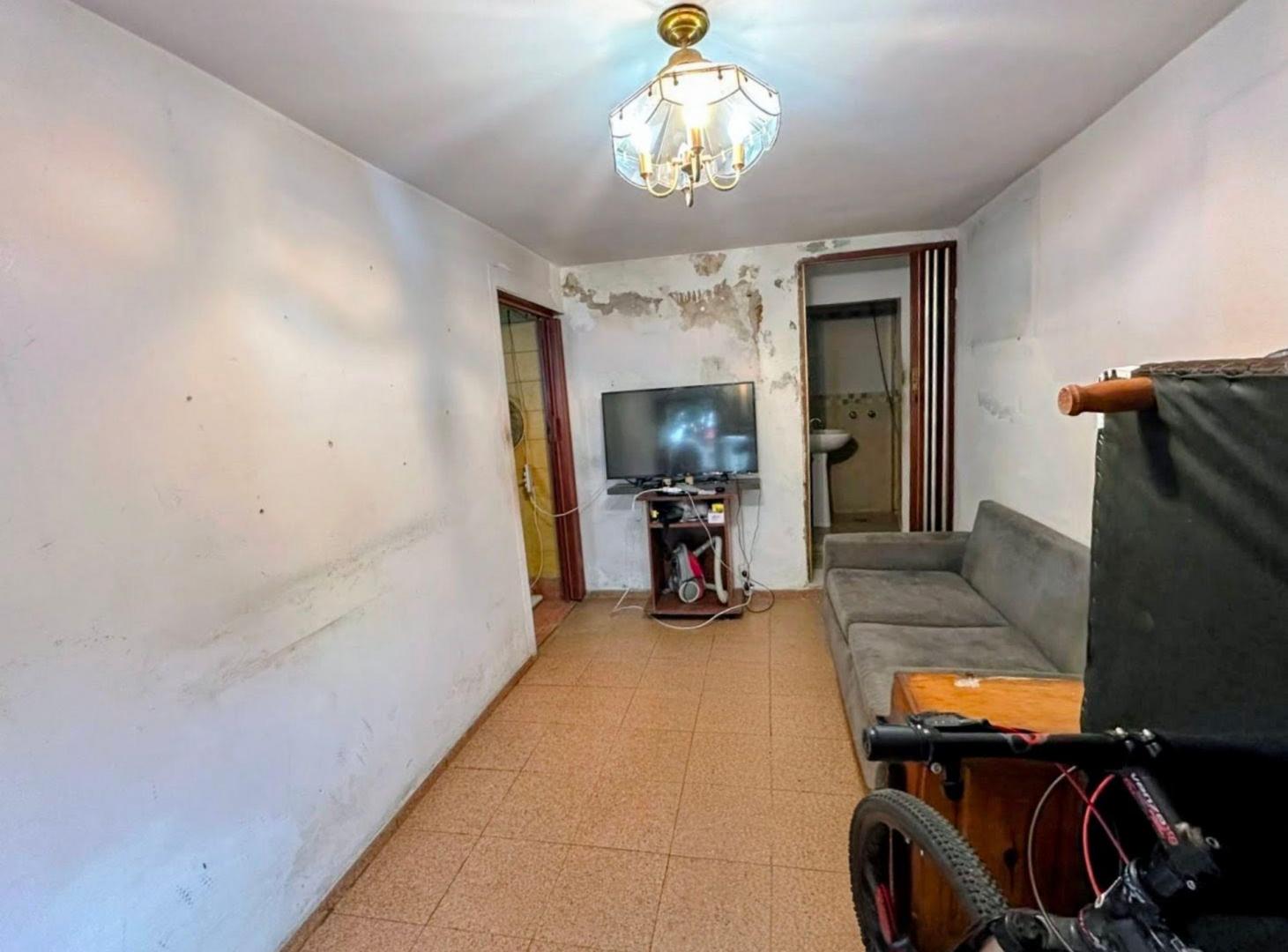 Foto de VENTA - PH 3 ambientes, refaccionar - Villa Crespo, imagen 2
