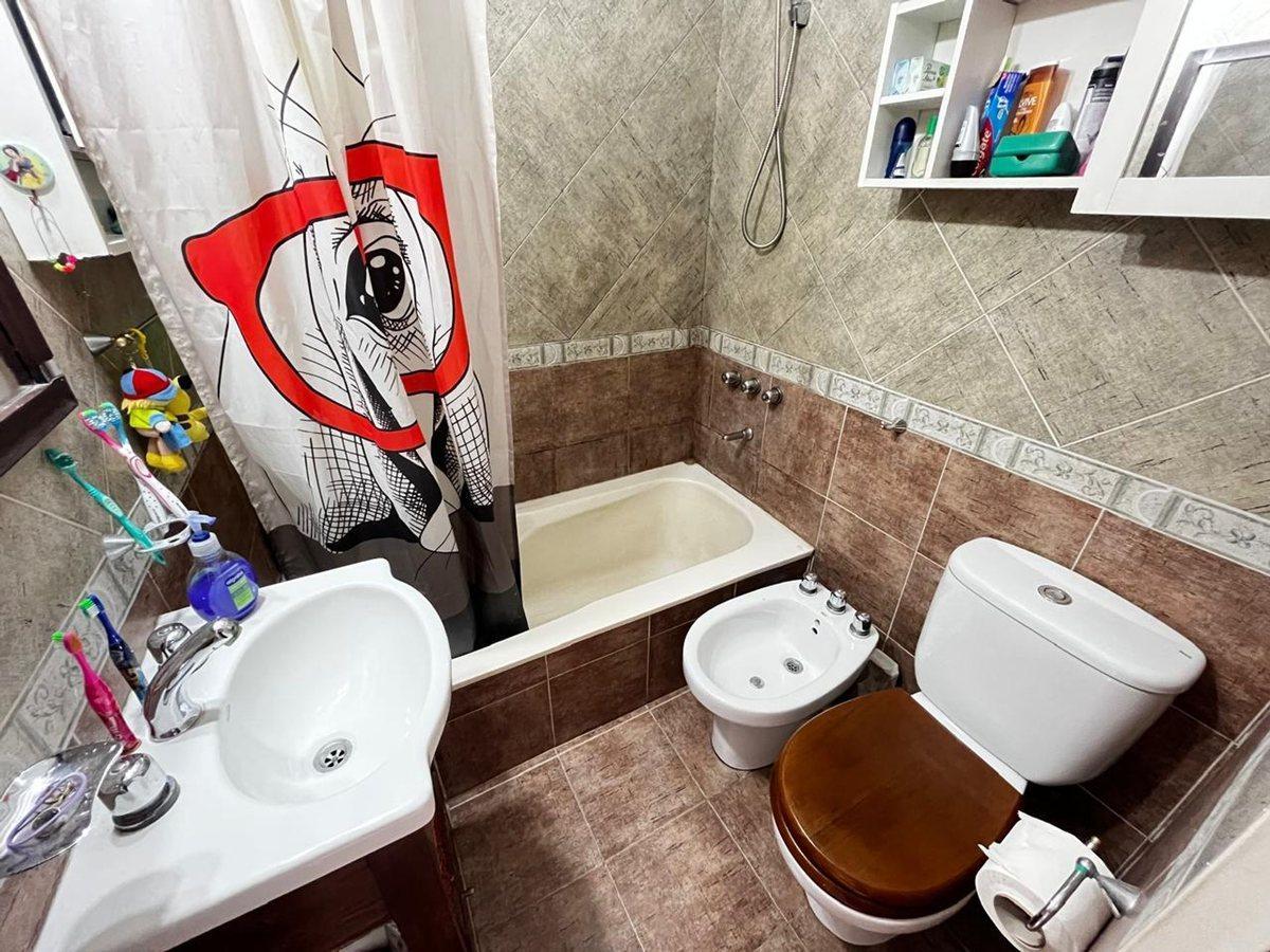 Foto de Dúplex 4 ambientes en venta - Caseros - Patio, imagen 3