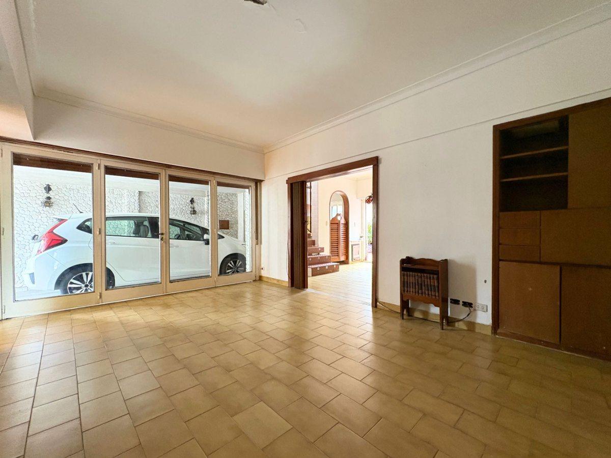 Foto de Venta Casa Santos Lugares, 5 ambientes a remodelar, imagen 2