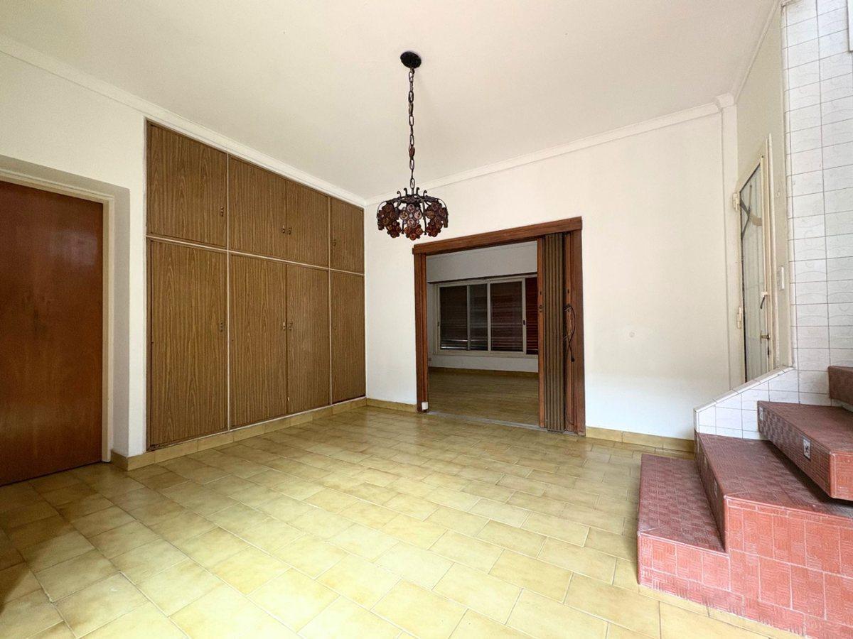 Foto de Venta Casa Santos Lugares, 5 ambientes a remodelar, imagen 4
