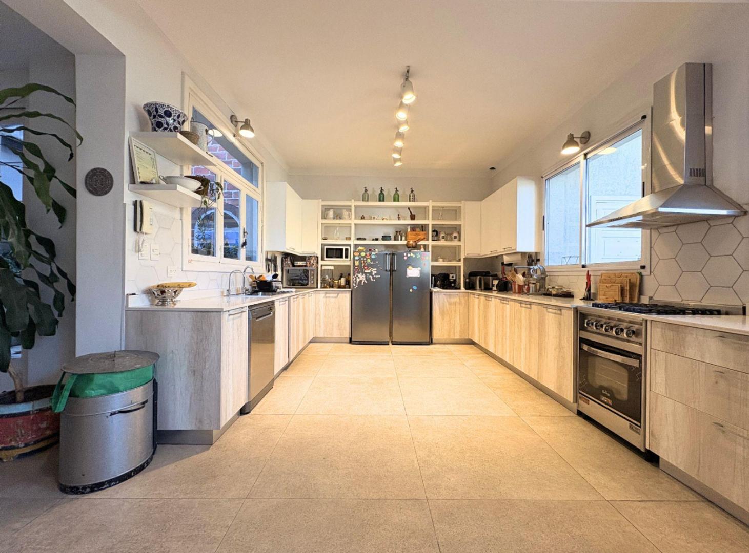 Foto de Casa 6 Ambientes Venta Barracas 2 Cocheras Jardín, imagen 1