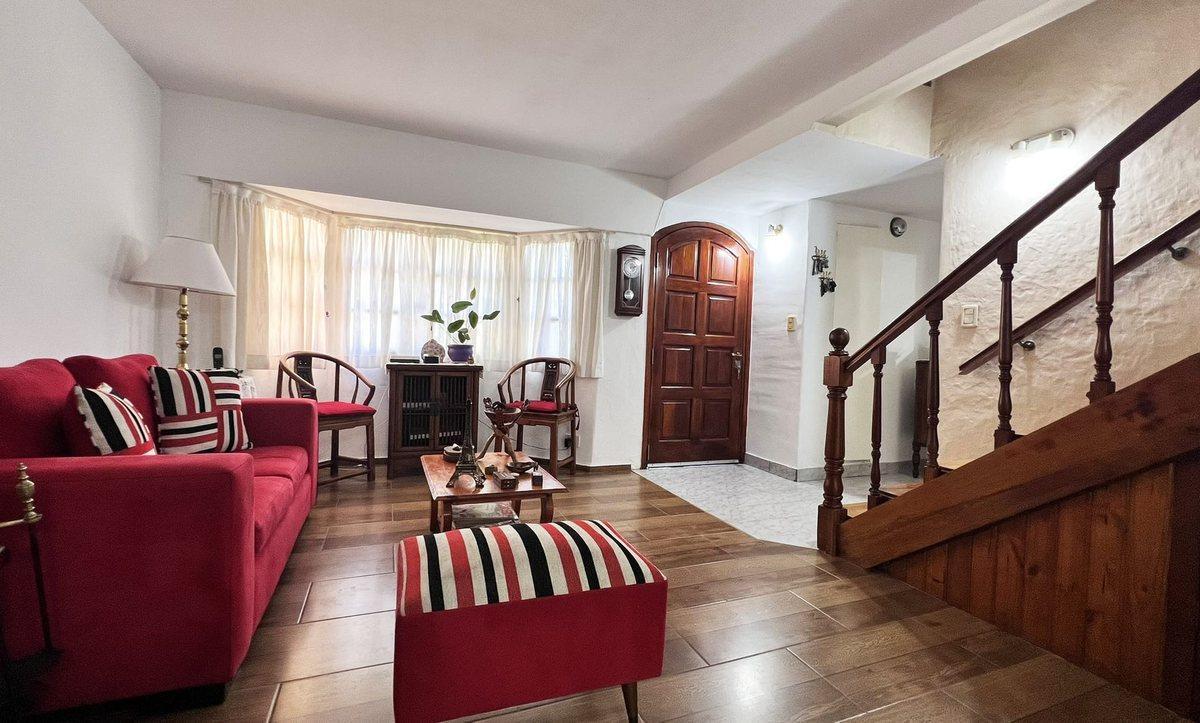 Foto de Casa de 4 ambientes con cochera - Valentin Alsina, imagen 1