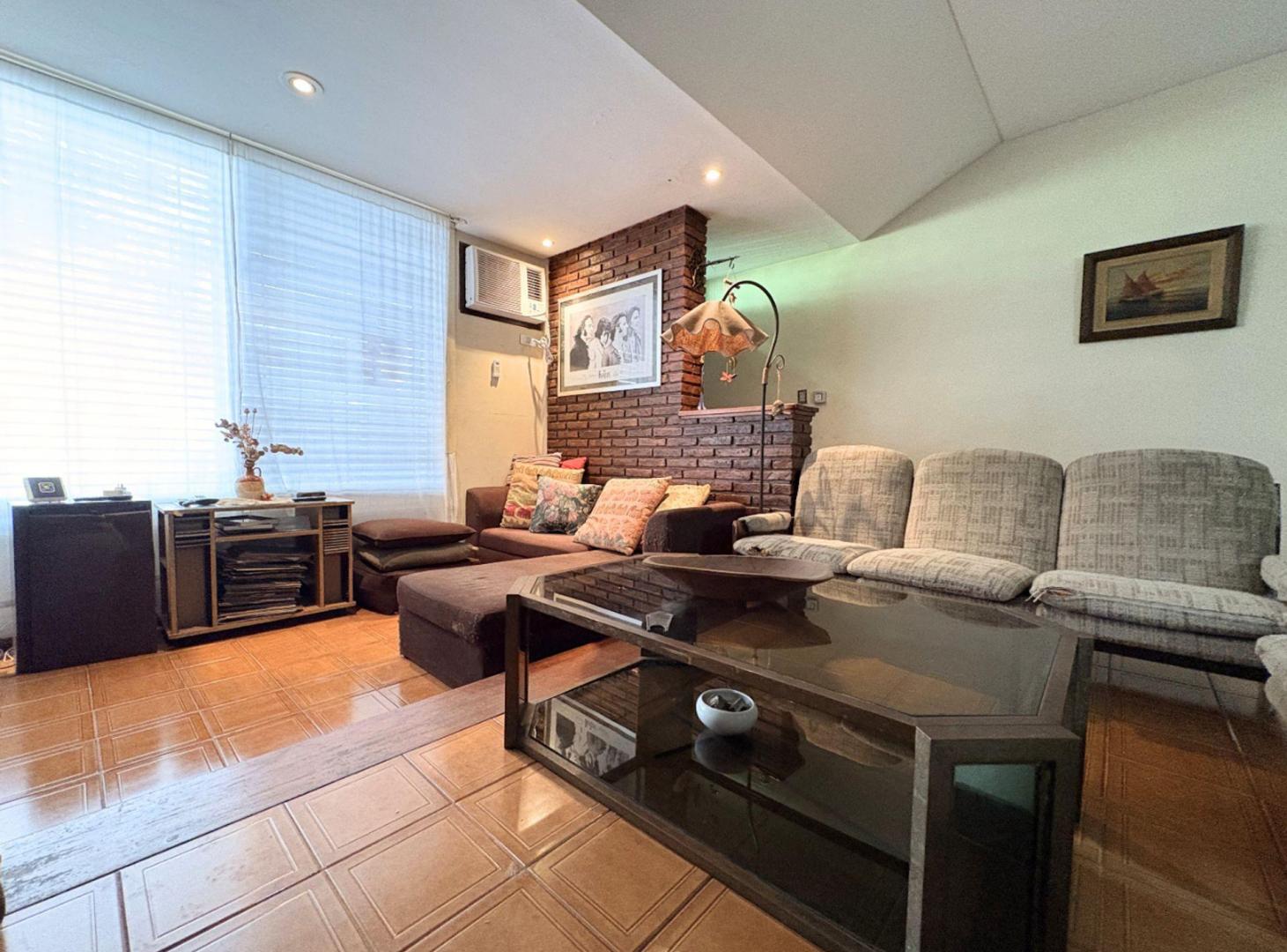 Foto de VENTA CASA 4 AMB EN FLORES CON COCHERA Y JARDIN, imagen 2