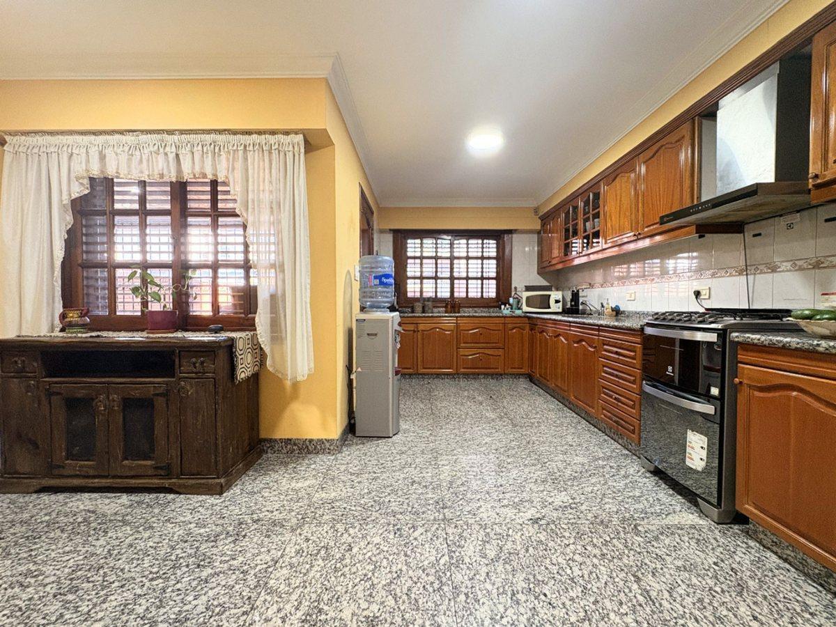 Foto de Casa Chalet 4 Amb Venta Caseros COCHERA PARQUE, imagen 2