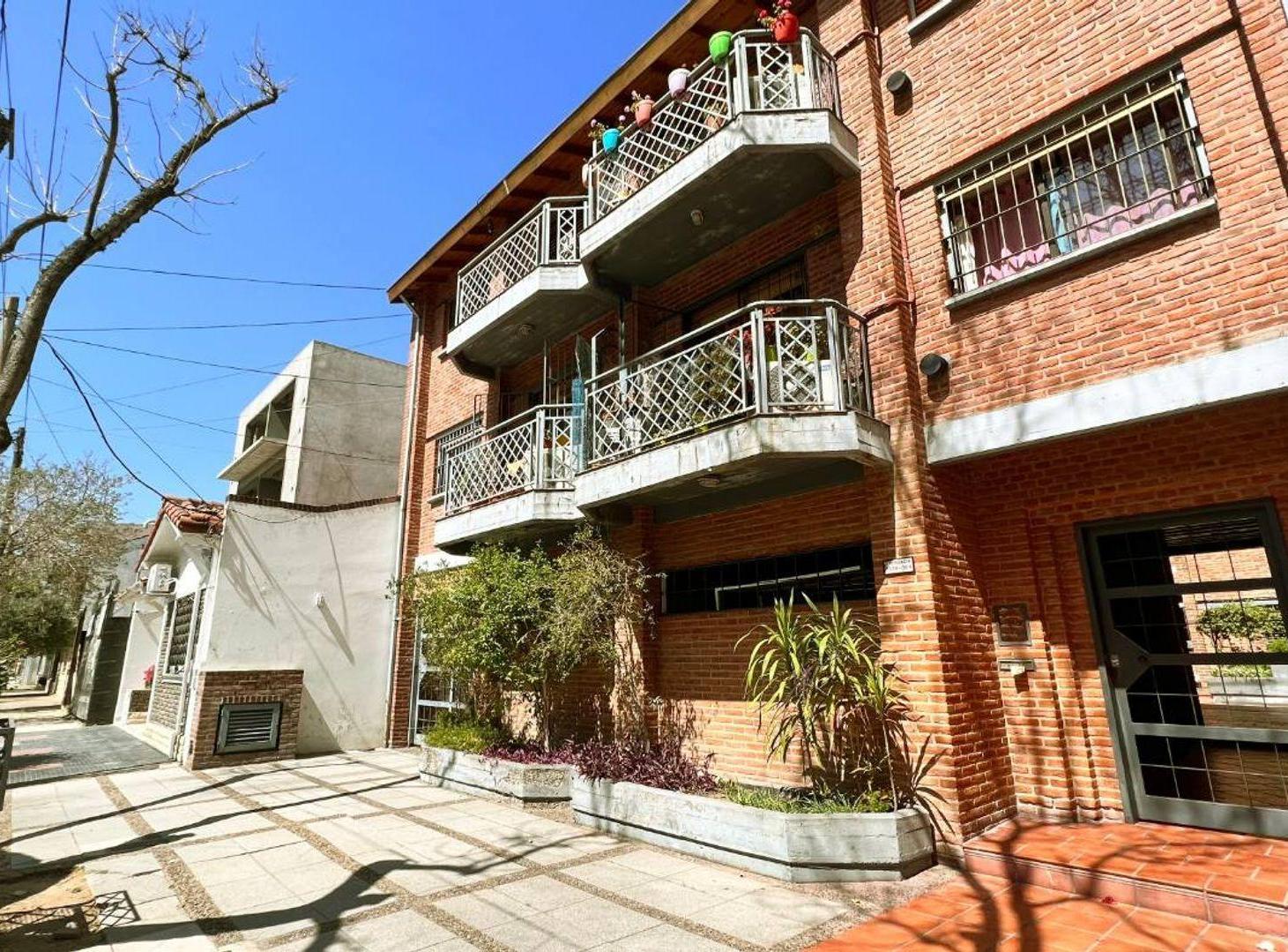 Foto de Venta depto 3 amb 3 cocheras San Isidro, imagen 2