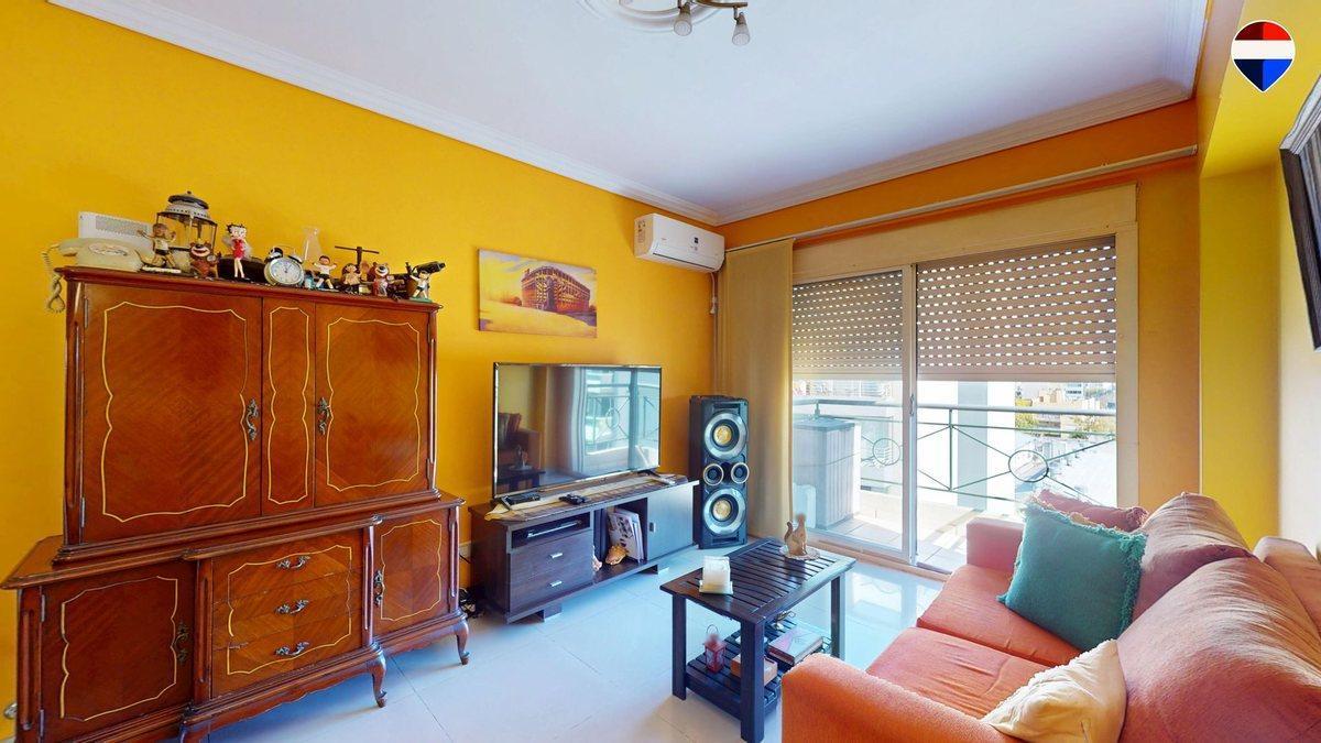 Foto de DPTO 2 AMBIENTES EN VENTA EN MONTE CASTRO C/BALCON, imagen 2
