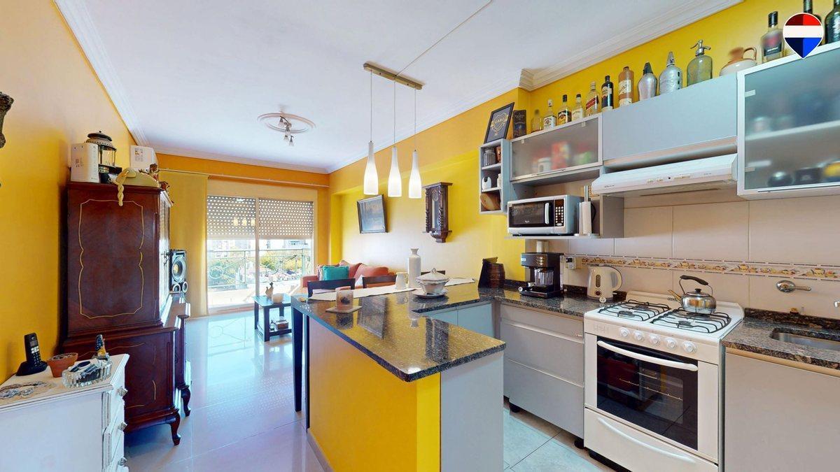 Foto de DPTO 2 AMBIENTES EN VENTA EN MONTE CASTRO C/BALCON, imagen 1