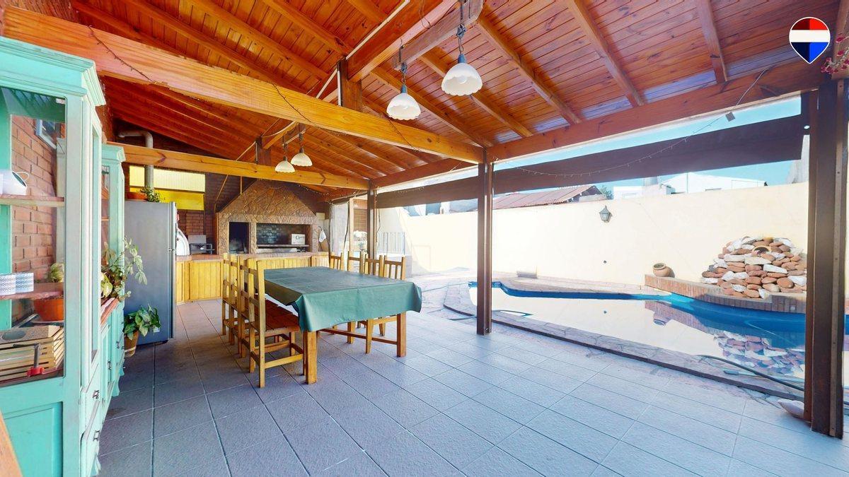 Foto de CASA 4 AMB EN VENTA EN BALLESTER C/ PILETA GARAGE, imagen 5