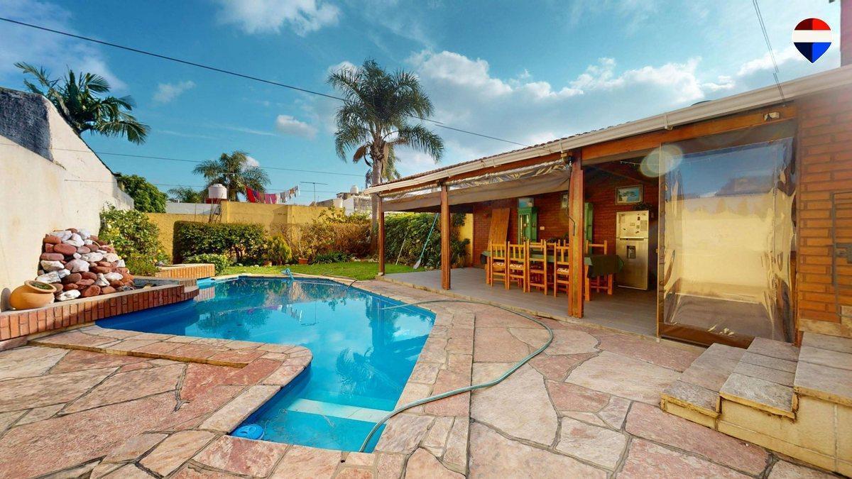 Foto de CASA 4 AMB EN VENTA EN BALLESTER C/ PILETA GARAGE, imagen 2