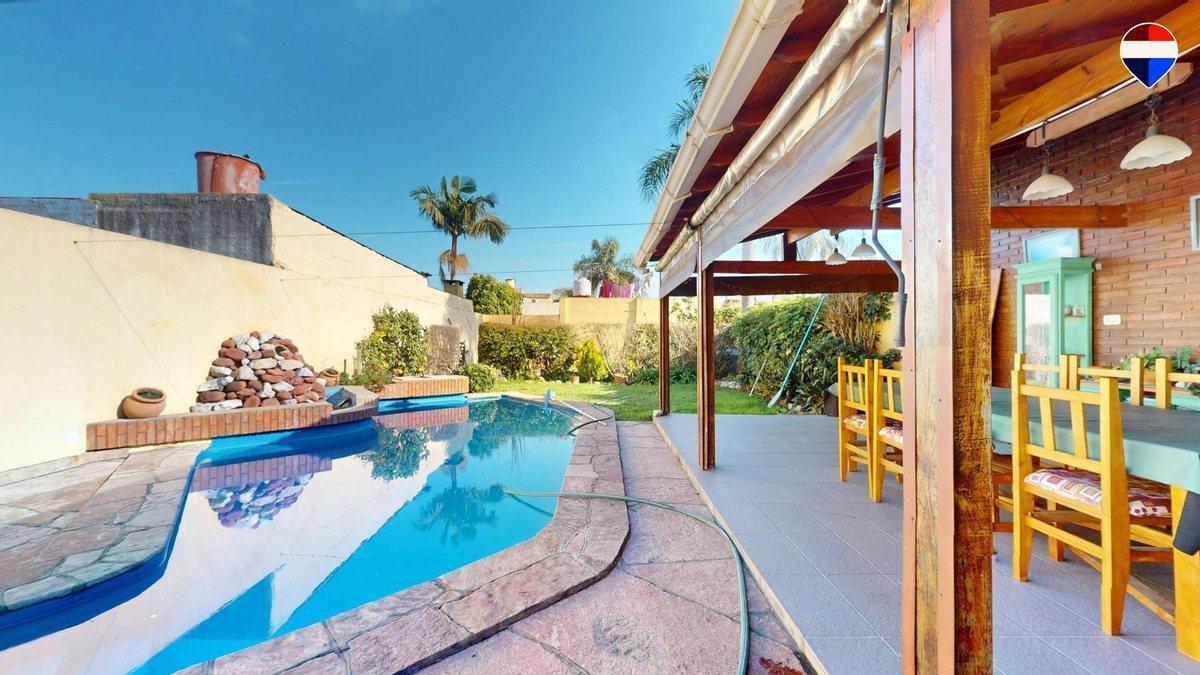 Foto de CASA 4 AMB EN VENTA EN BALLESTER C/ PILETA GARAGE, imagen 4