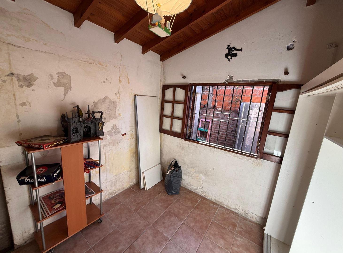 Foto de Casa 4 Ambientes Venta Hurlingham Cochera y Fondo, imagen 3