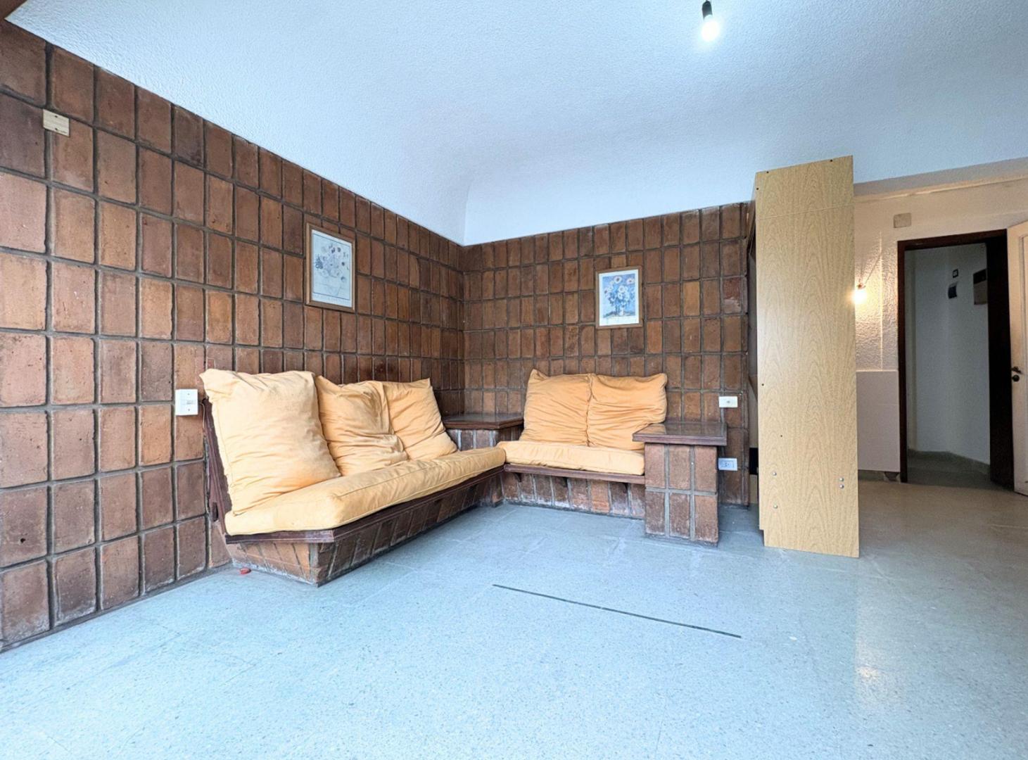 Foto de CASA 5 AMB CON COCHERA Y PATIO EN VILLA MAIPU, imagen 3