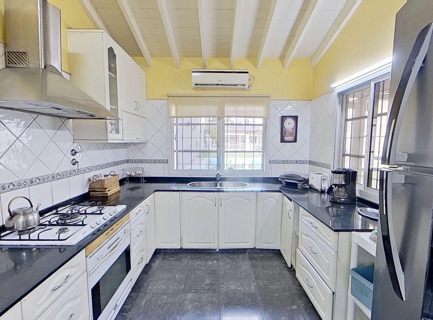Foto de CASA ESPECTACULAR PILETA VENTA CASEROS A/CREDITO, imagen 2