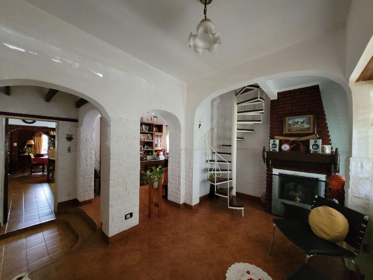 Foto de Venta Casa 6 ambientes en Lomas de Zamora, imagen 2