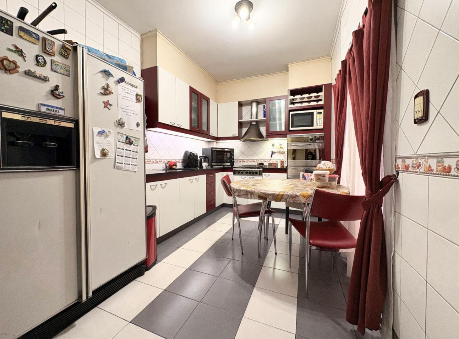 Foto de Casa Multifamiliar Venta Caseros Cochera y Patio, imagen 3