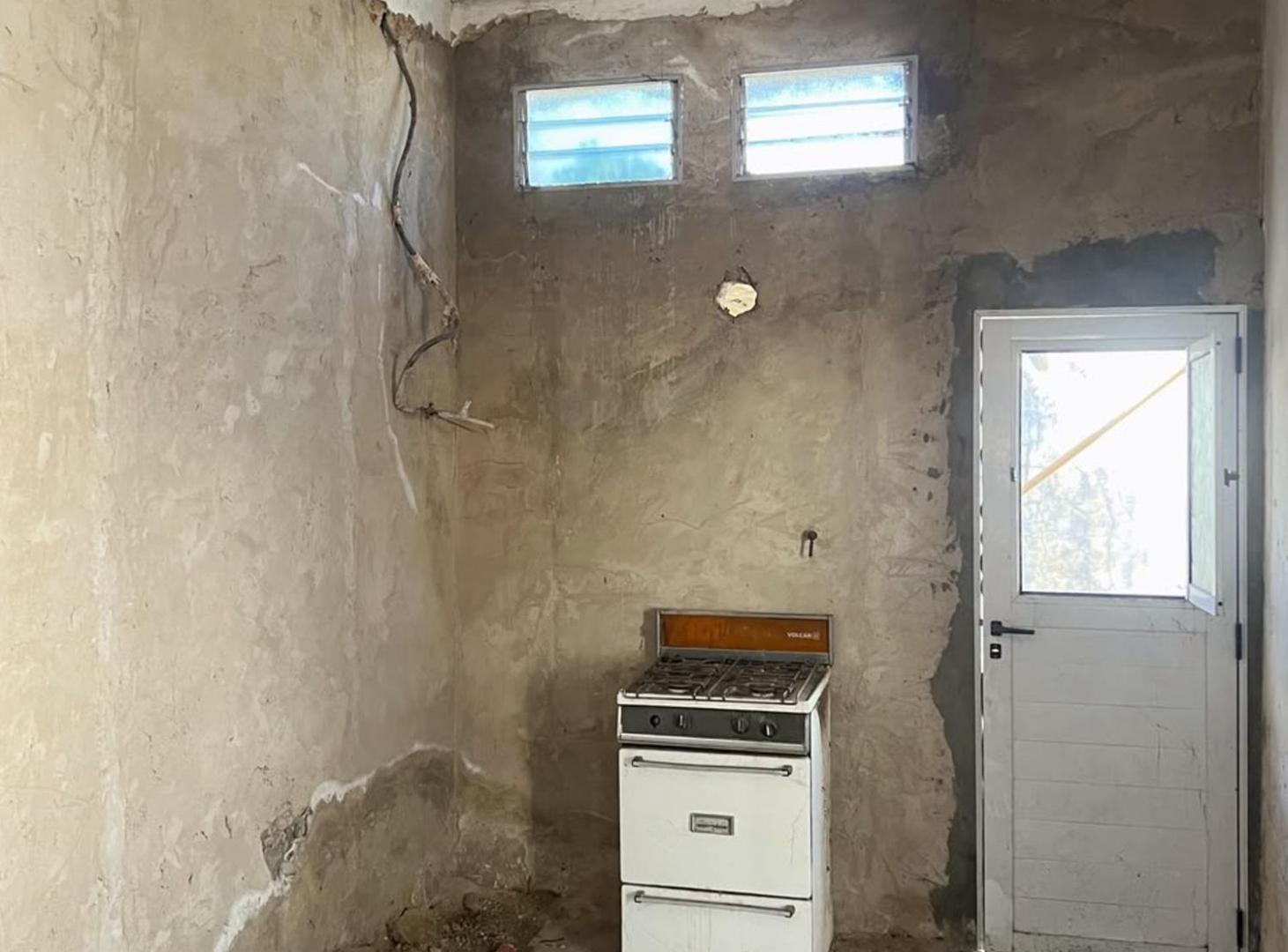 Foto de Casa en Venta a Refaccionar en Lanus c Lote propio, imagen 3