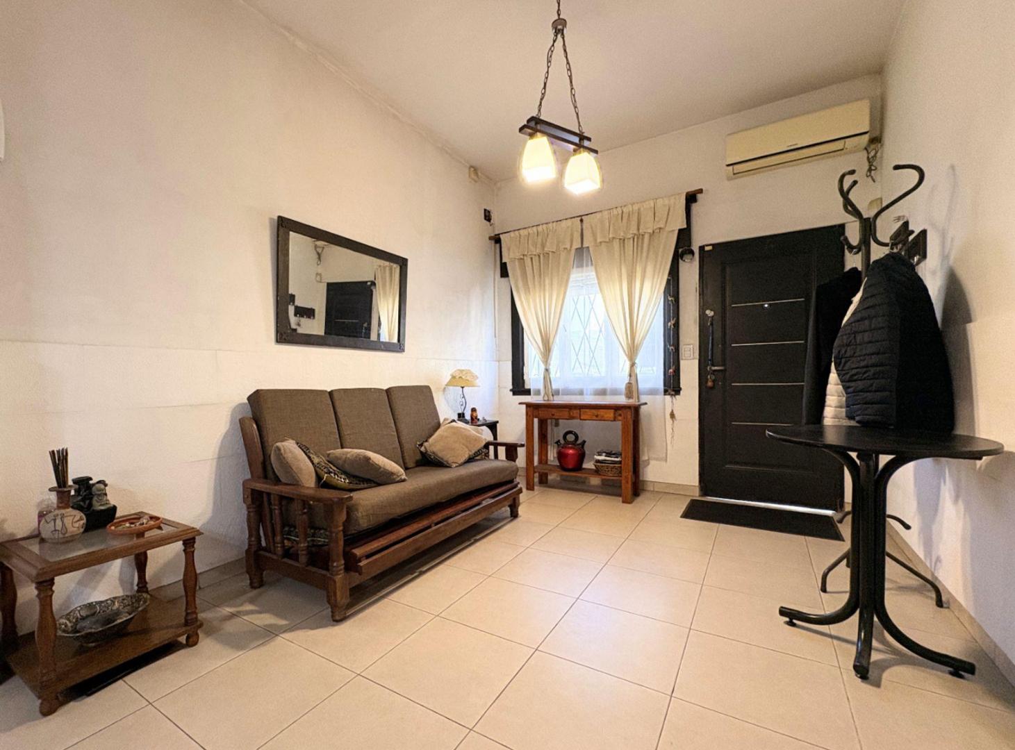 Foto de Casa 3 Ambientes Venta Caseros Cochera y Parque, imagen 1