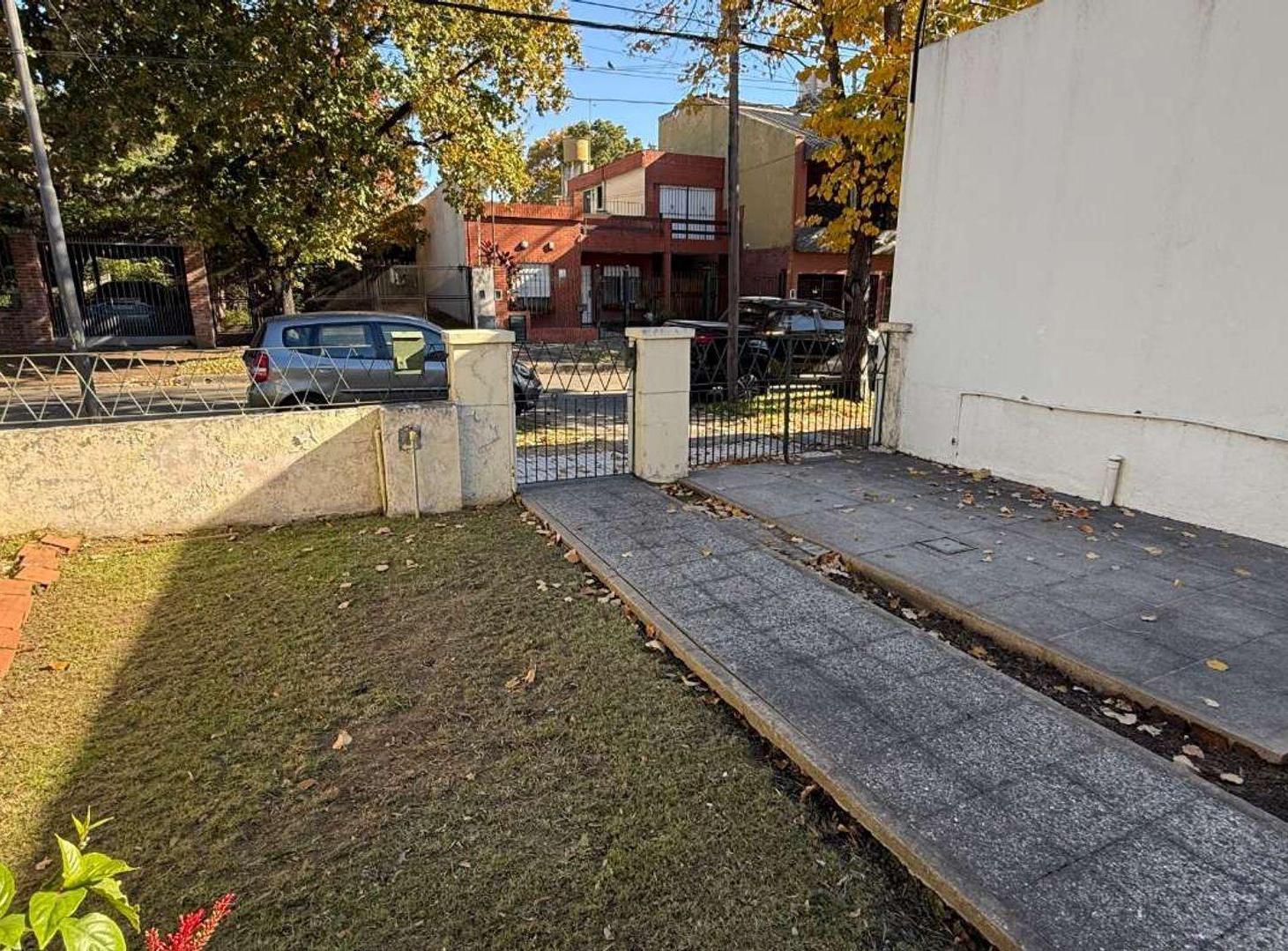 Foto de Venta casa lote propio 3 amb a reciclar Ballester, imagen 2