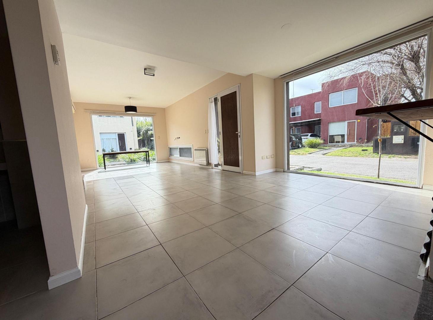 Foto de VENTA CASA 4AMB B°CALIFORNIA VILLAGE APTO CREDITO, imagen 3