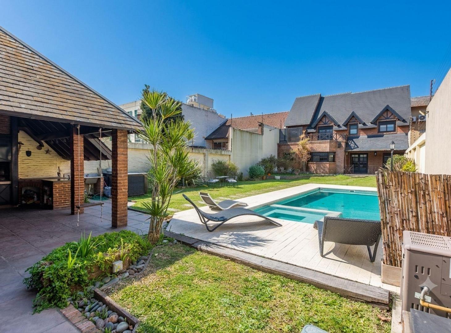 Foto de VENTA CASA C/JARDIN QUINCHO 7 AMB. RAMOS MEJIA, imagen 1