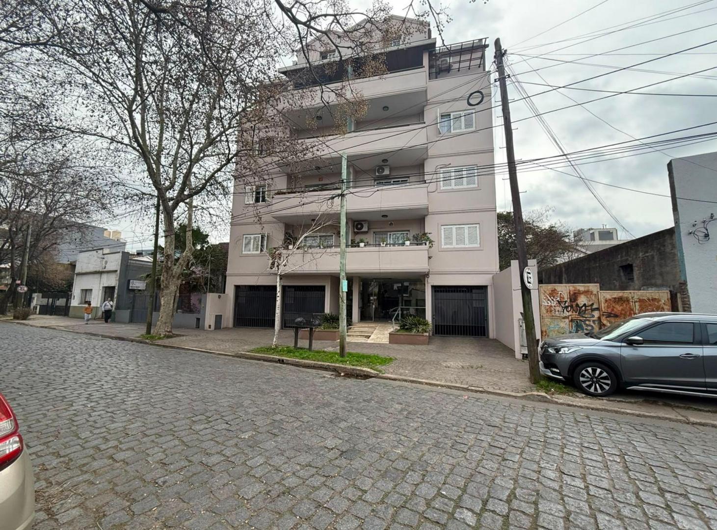 Foto de Depto Dúplex 2 Ambientes Venta Adrogué COCHERA, imagen 1
