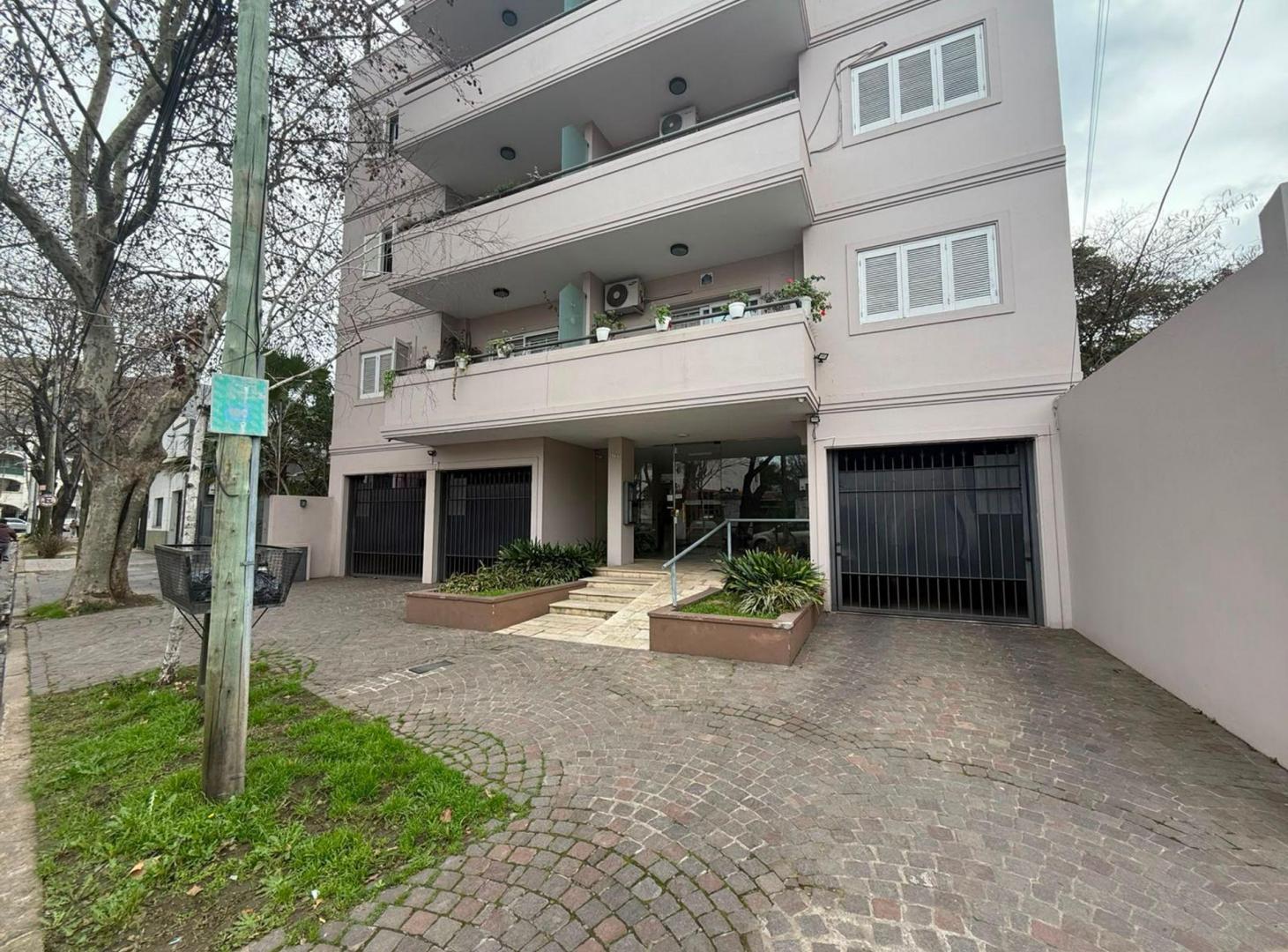 Foto de Depto Dúplex 2 Ambientes Venta Adrogué COCHERA, imagen 2