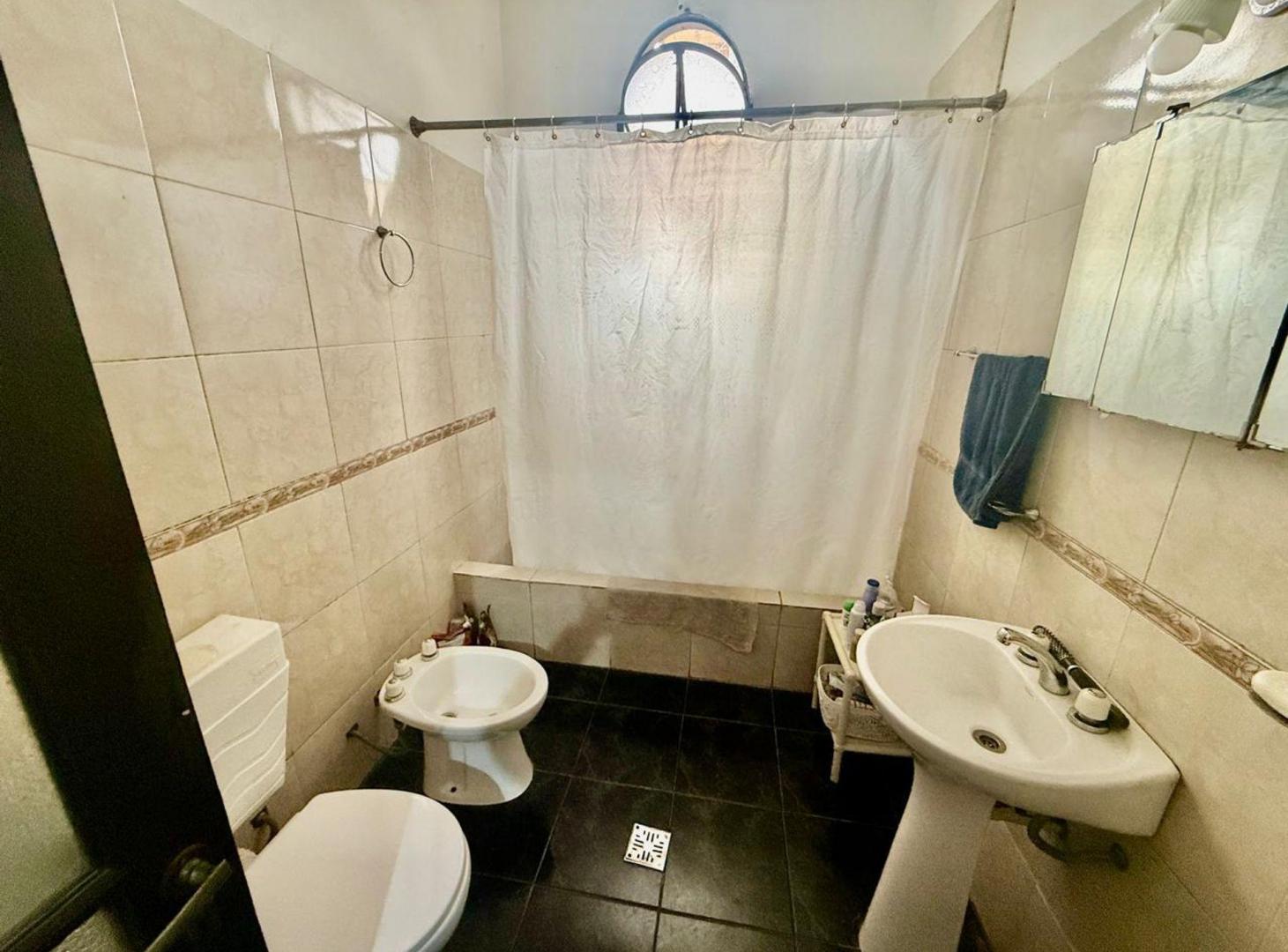 Foto de VENTA EN BLOCK CASA 3 AMBIENTES +LOCAL, imagen 3