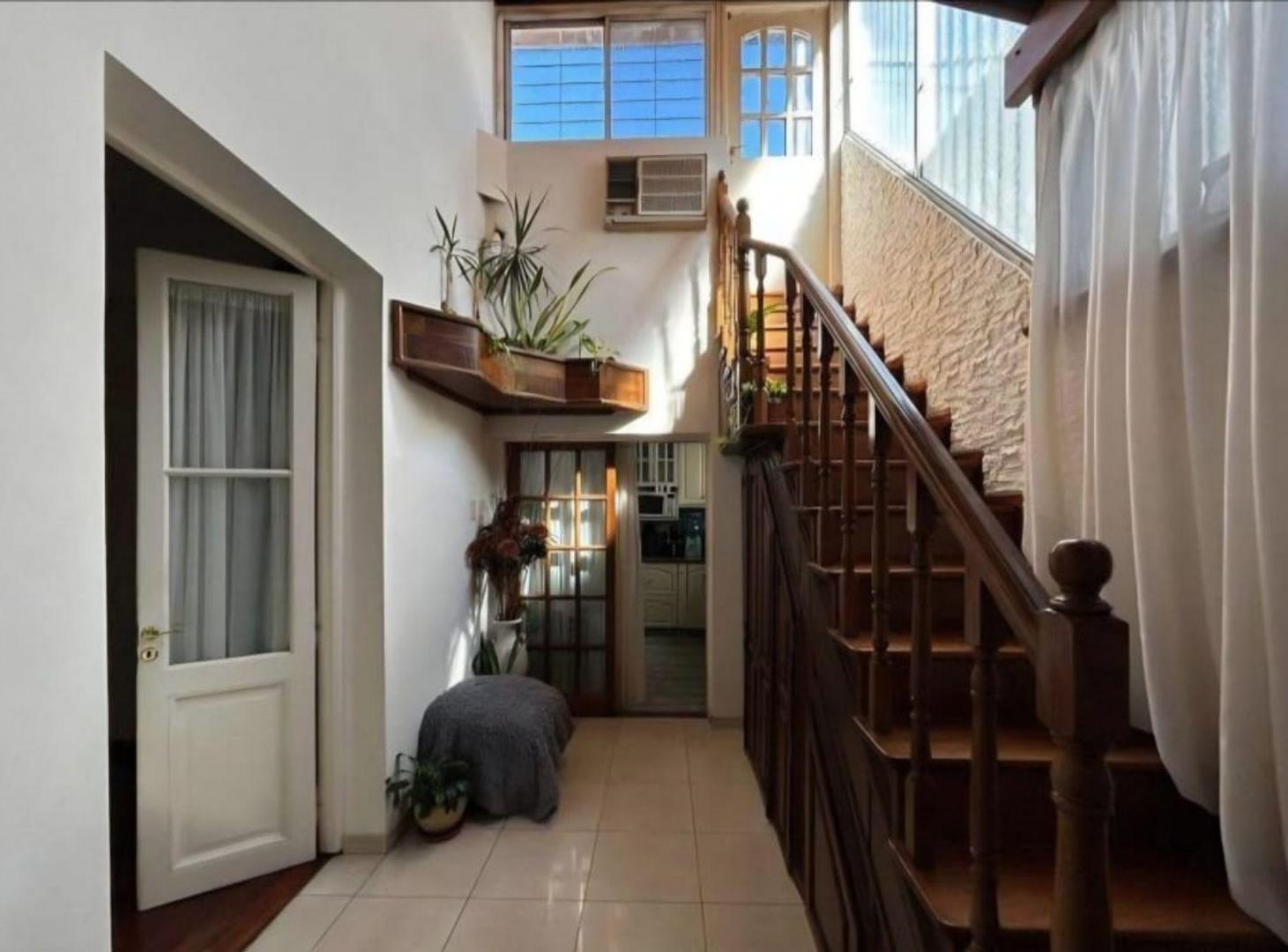 Foto de HERMOSO PH AL FRENTE 3/4 AMB COCHERA VENTA CASEROS, imagen 2
