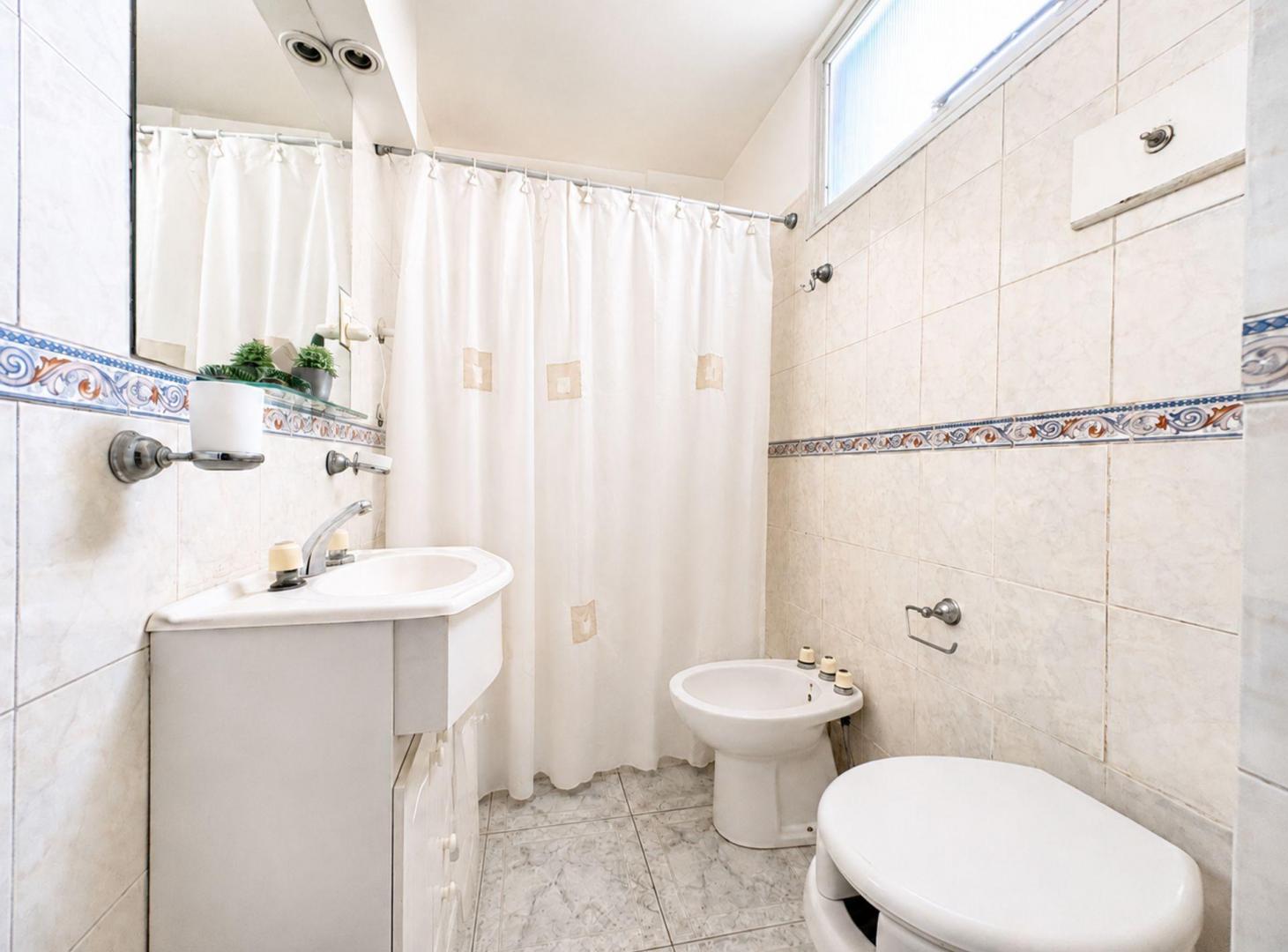 Foto de Venta Depto 3 amb - Caballito - Balcon corrido, imagen 2