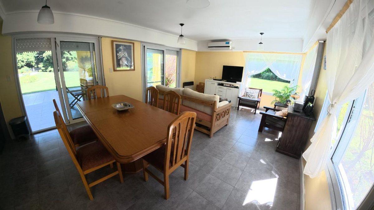 Foto de VENTA CASA de 145m2 con PARQUE de 3105m2 y PILETA, imagen 2