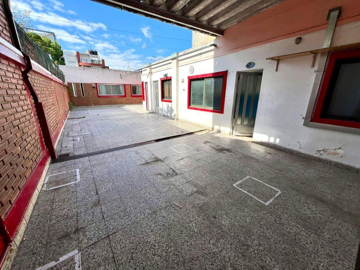 Foto de IMPORTANTE PH CASEROS CON RENTA FIJA, imagen 1
