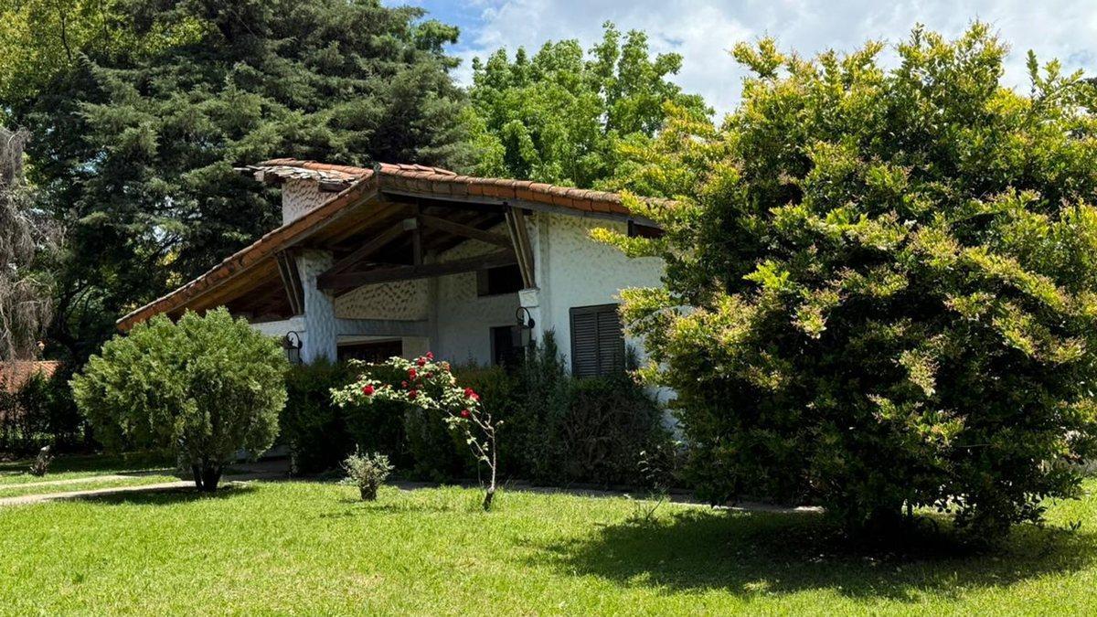 Foto de CASA QUINTA 4 AMB EN VENTA EN PILAR CON PILETA, imagen 1