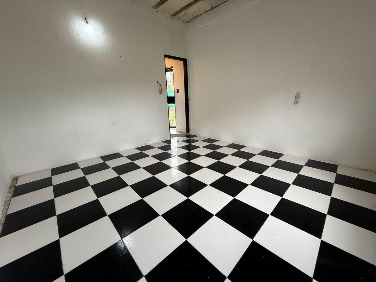 Foto de LOTE CON CASA, FERRARI, Bs. As. FINANCIA, PERMUTA, imagen 3