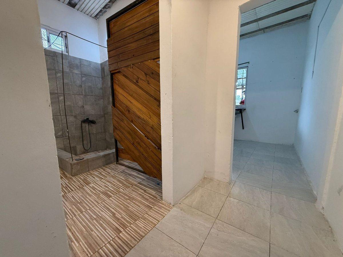 Foto de LOTE CON CASA, FERRARI, Bs. As. FINANCIA, PERMUTA, imagen 5