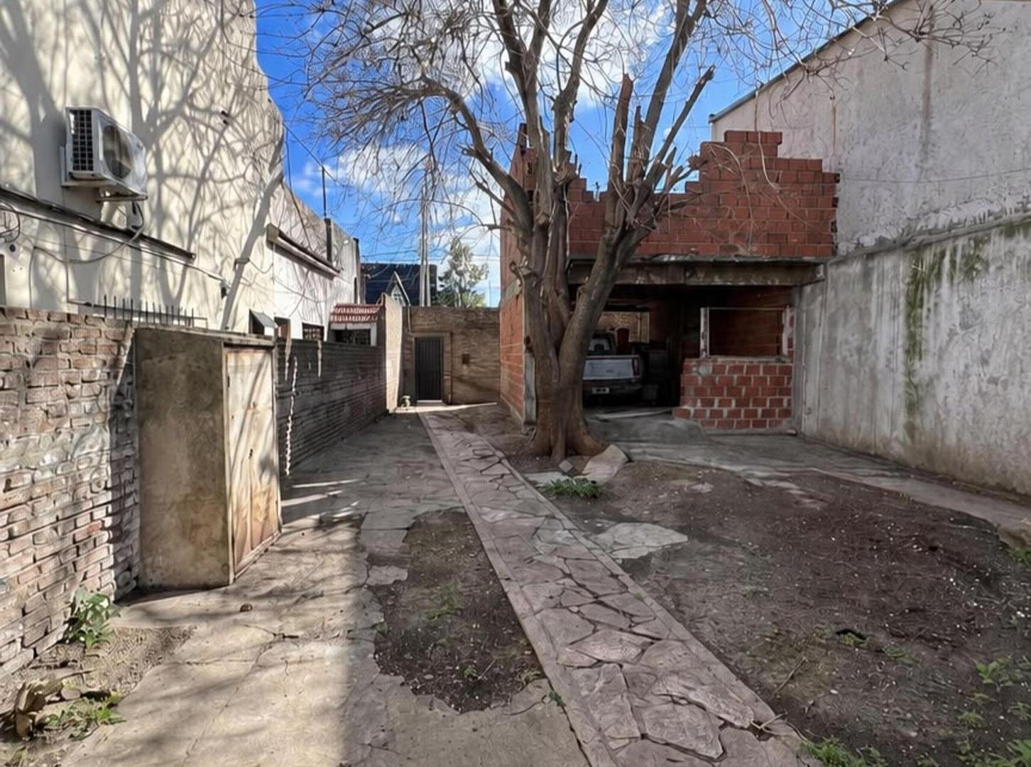 Foto de Casa en Venta a Refaccionar en Lanus c Lote propio, imagen 1