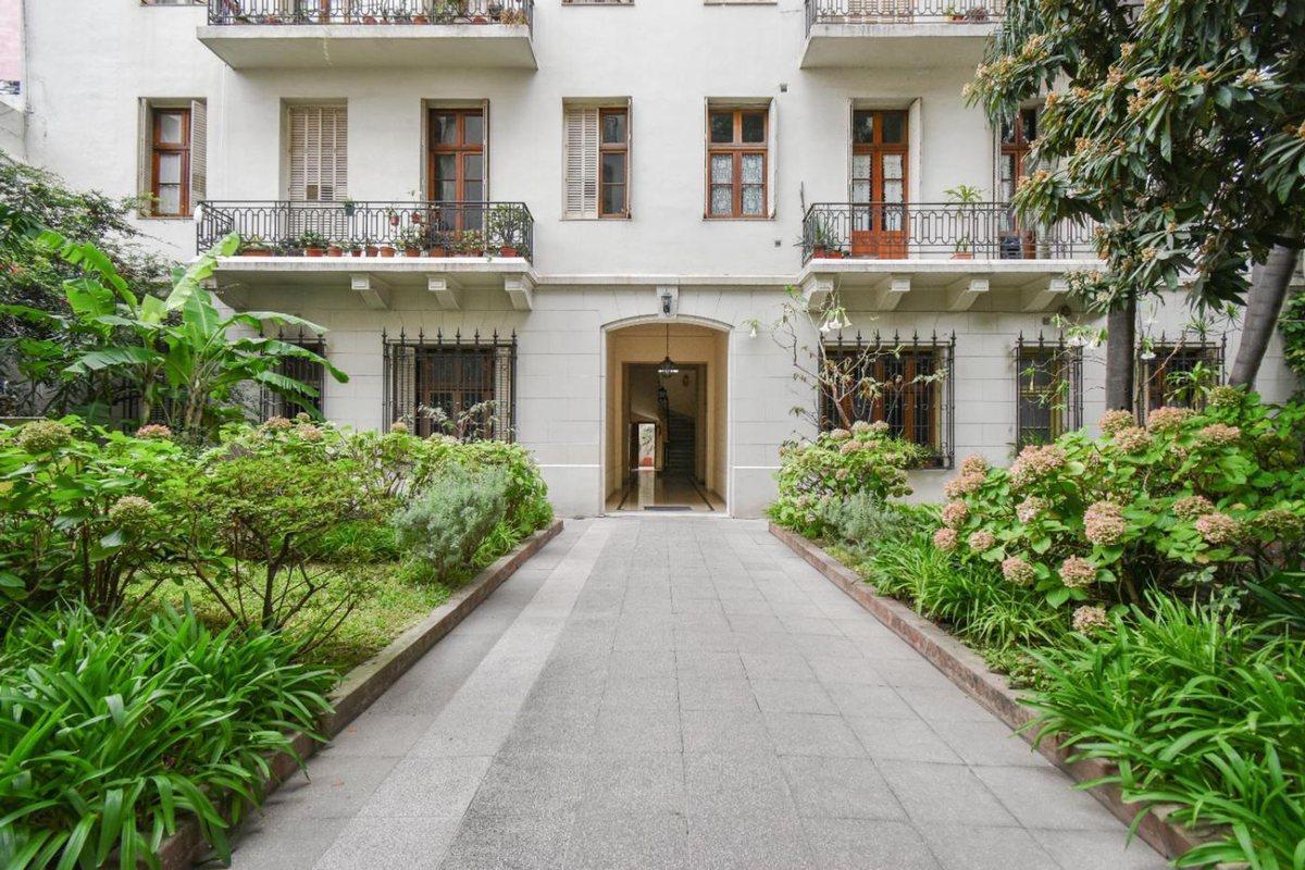 Foto de Venta DPTO Semipiso 6 ambientes en Monserrat, imagen 2