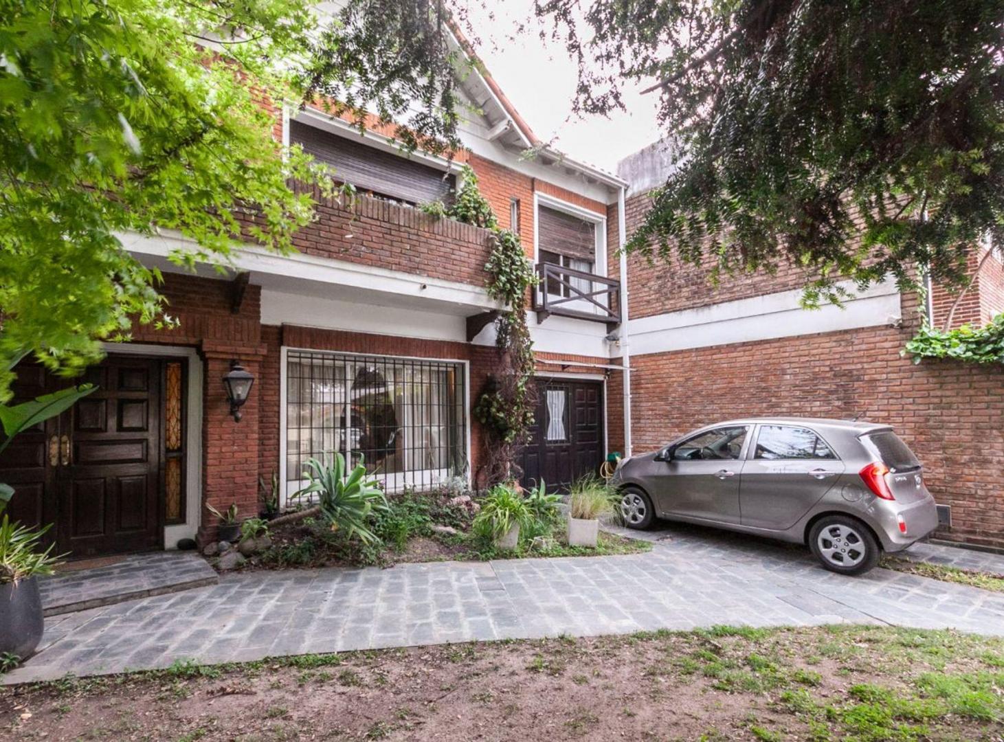Foto de Casa 6 Ambientes Venta Adrogué Pileta y Quincho, imagen 1