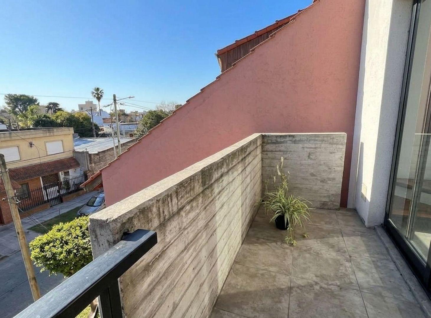 Foto de DPTO LOFT 2 AMB EN VENTA EN CASEROS CON BALCON, imagen 2