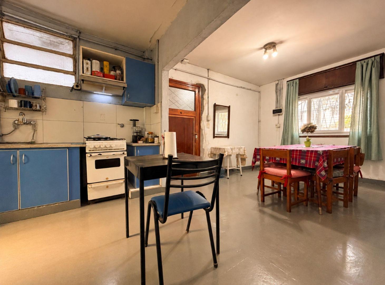 Foto de VENTA PH 4 AMB CON GRAN POTENCIAL EN MONTE CASTRO, imagen 2