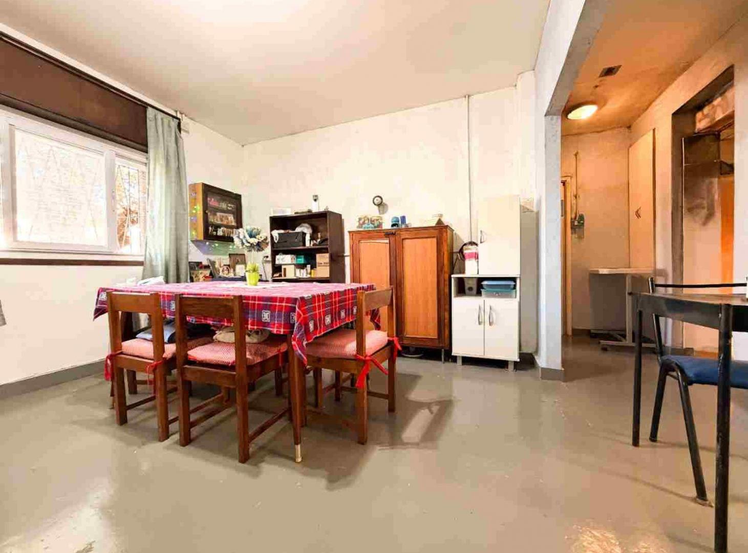 Foto de VENTA PH 4 AMB CON GRAN POTENCIAL EN MONTE CASTRO, imagen 3