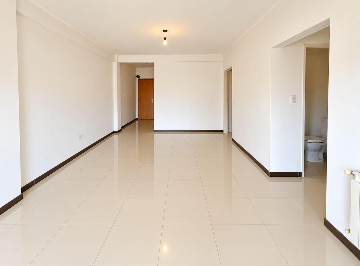 Foto de Semipiso 2 amb. c/ balcón y espacio guardacoche, imagen 3