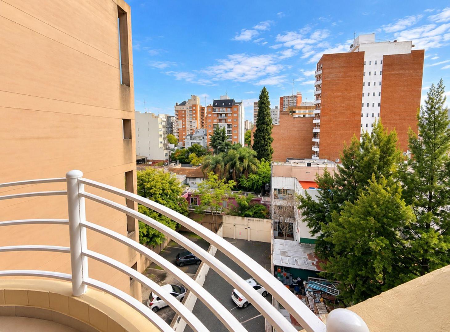 Foto de Semipiso 2 amb. c/ balcón y espacio guardacoche, imagen 4