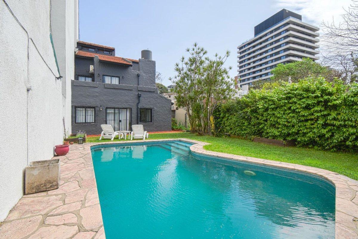 Foto de Venta casa con quincho y pileta La Lucila, imagen 2